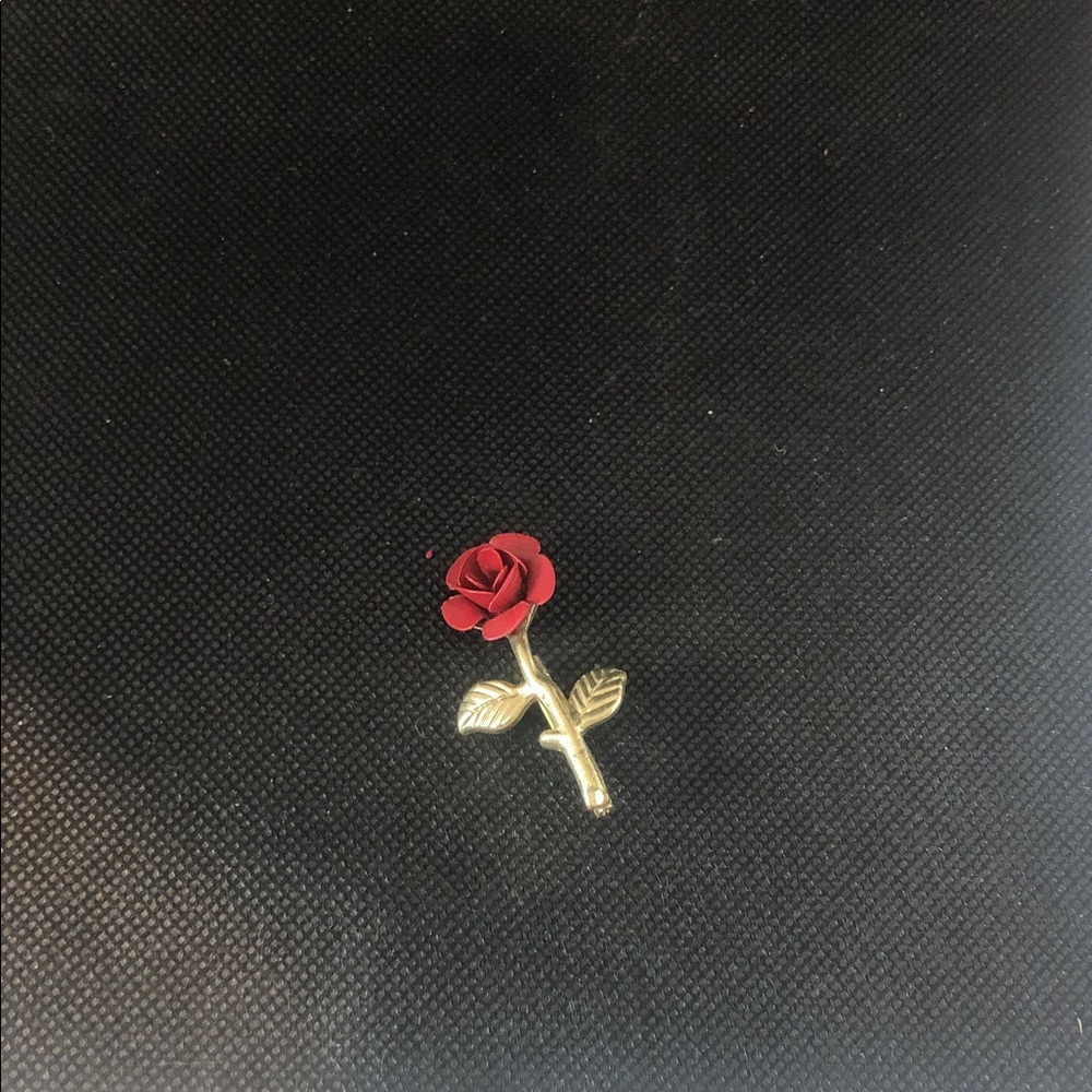 Vintage Rose Red and Gold Toned 1.5” Brooch